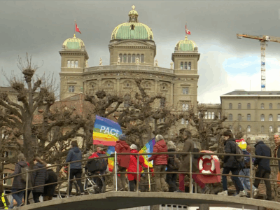 Ostermarsch 2026 in Bern: Über 1200 Menschen geben sich widerständig gegen Krieg, Gewalt und Unterdrückung!