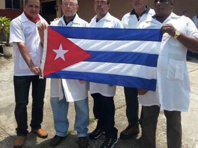 medici cubani e bandiera rit