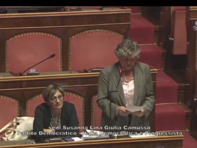 la senatrice Camusso mentre ricorda il genocidio nell'aula del senato