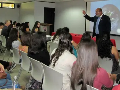 Conferencia-UNA-por-la-Madre-Tierra3-c24bd383