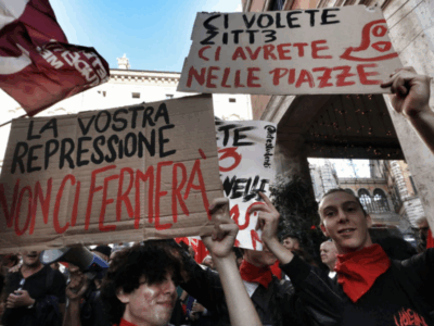 cartelli anti repressione