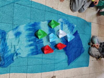 Le bambine e i bambini di Gaza della Adam Model Kindergarten and School e le bambine e i bambini di Roma della scuola Pisacane augurano “buon vento” e tanta “Sumud” alle coraggiose imbarcazioni della Flotilla. Gemellaggi contro l’orrore.