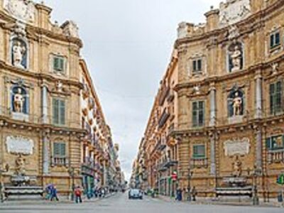 Scorcio di via Maqueda da piazza Vigliena (Wikipedia)