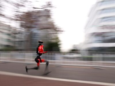 Humanoid robot "Flash" of Qitiandasheng Team in the autonomous category runs during the Beijing E-Town half-marathon and humanoid robots half-marathon in the Beijing Economic-Technological Development Area in southeast Beijing, China, April 19, 2026.