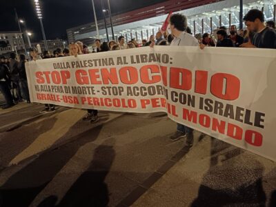 Roma striscione stop genocidio
